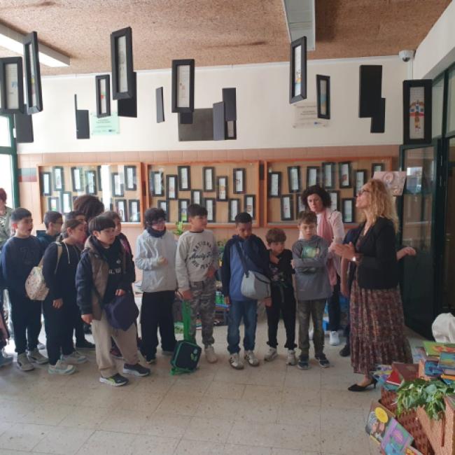 Nos dias 8 e 15 de maio, durante o período da manhã, a Escola EB 2,3 Deu-La-Deu Martins recebeu os alunos do 4.º ano das turmas M4A, V4A, V4B e V4C, provenientes das escolas EB1/JI de Mazedo e da Escola Básica José Pinheiro Gonçalves. A iniciativa permitiu aos mais novos um primeiro contacto com os espaços escolares, serviços e dinâmicas que irão encontrar no próximo ciclo de ensino.